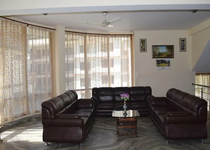 Goroomgo New Ambika Mall Road Manali