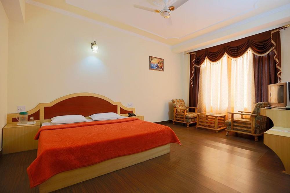Goroomgo New Ambika Mall Road Manali (Himachal Pradesh)