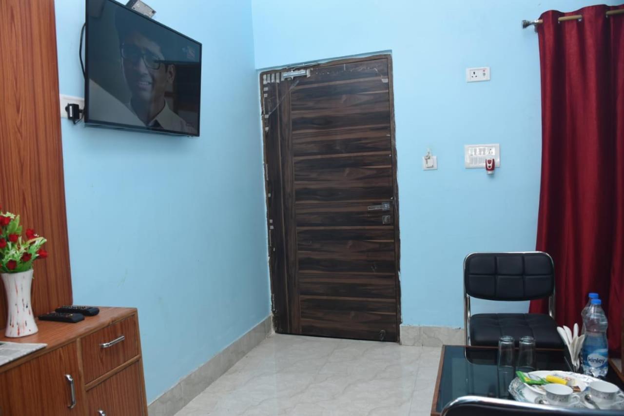 Goroomgo New Ambika Mall Road Hotel
