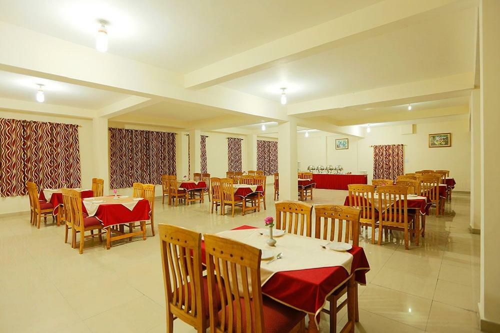 Goroomgo New Ambika Mall Road